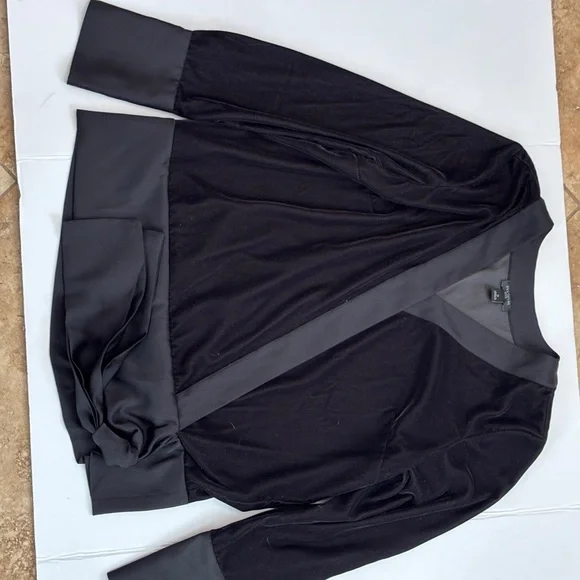 Ann Taylor Black Velvet Wrap Blouse with Satin Trim Women’s Small Petite - Picture 3 of 11
